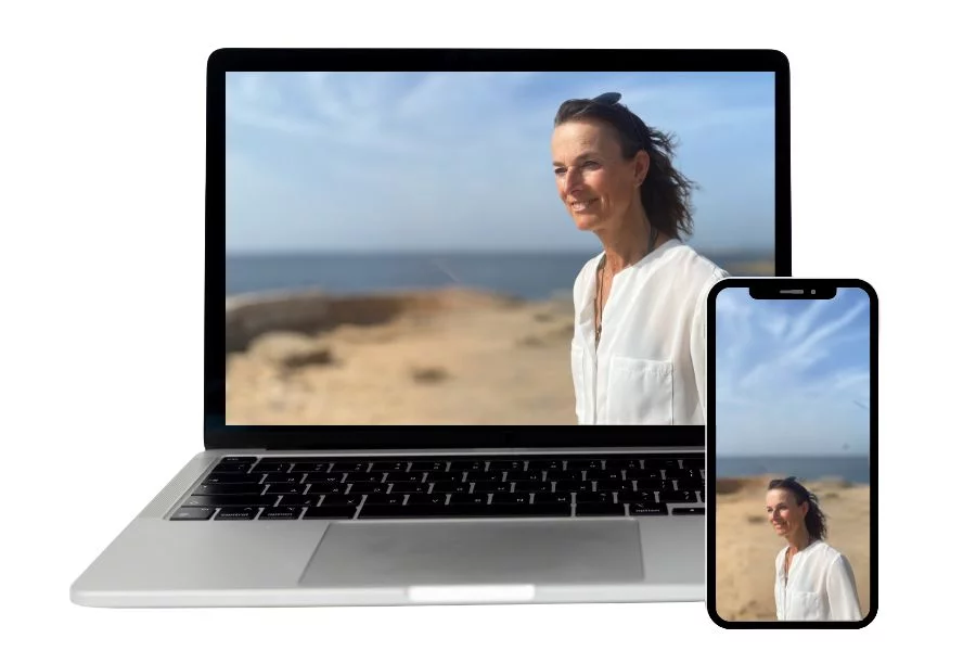 Cora begleitet Mock Up