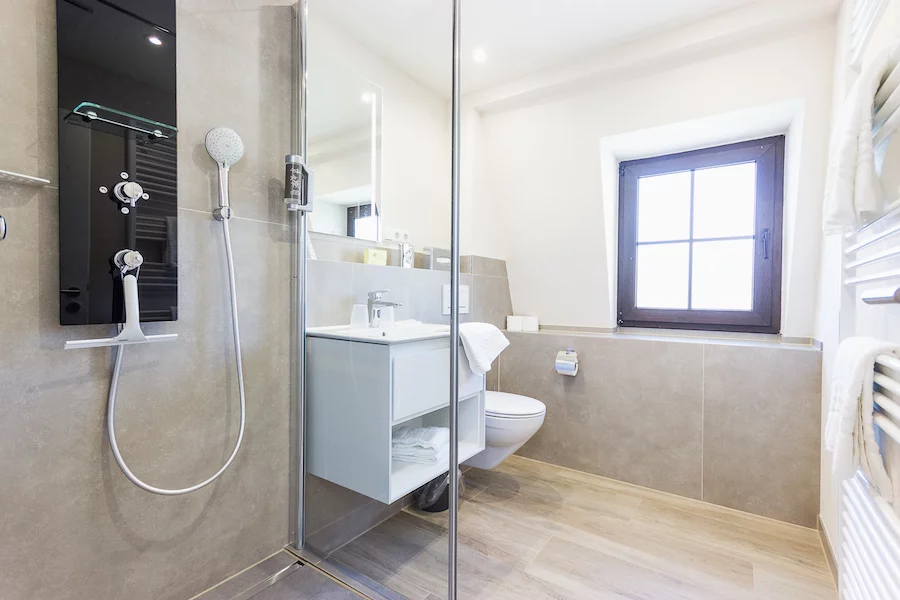 Doppelzimmer-Familie-Junior-Suite-Bad-21-1