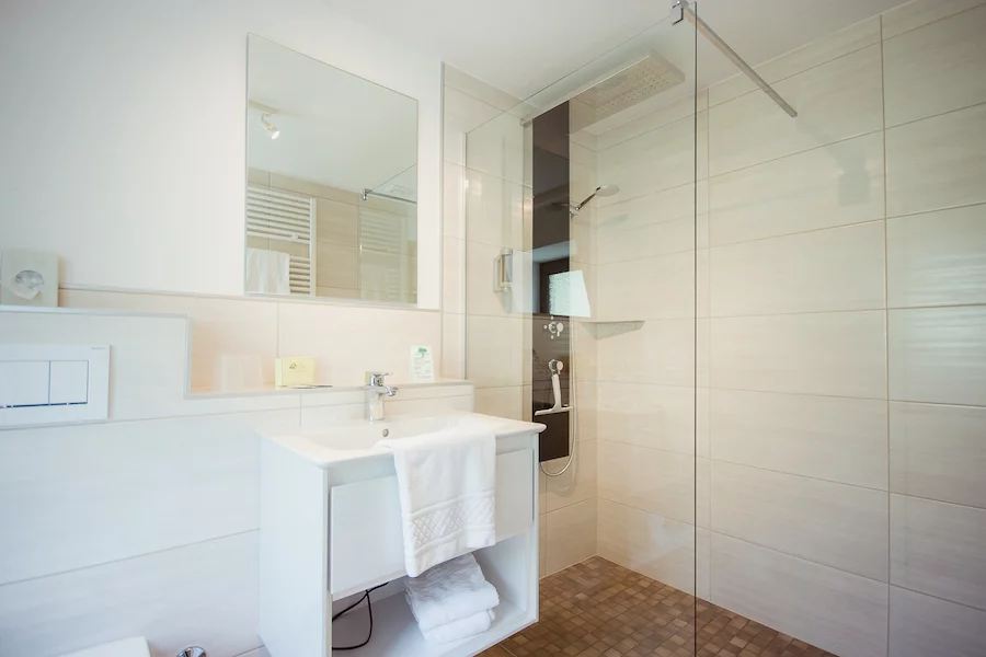 Doppelzimmer-Standard-Bad-20